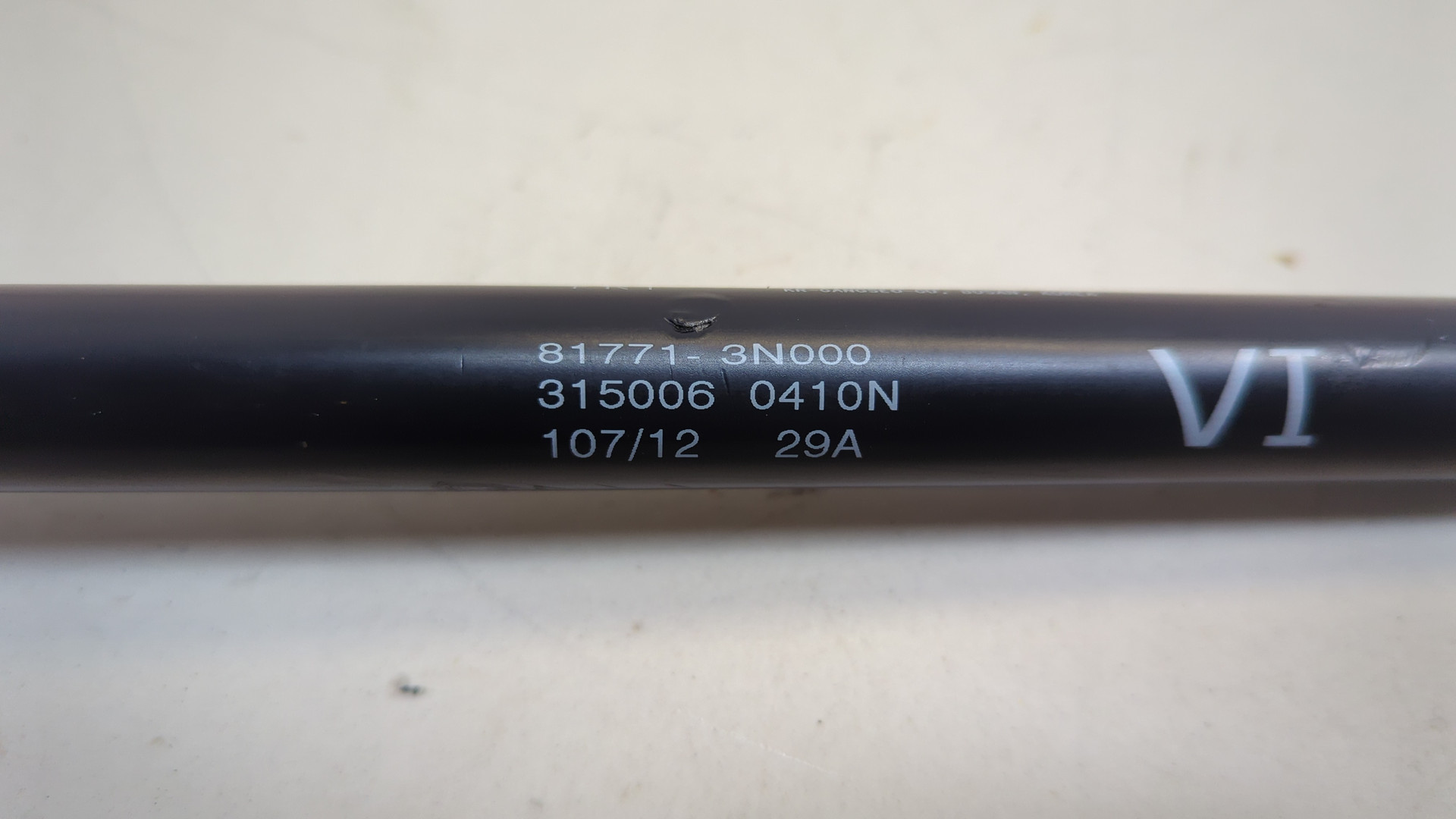 Амортизатор крышки багажника