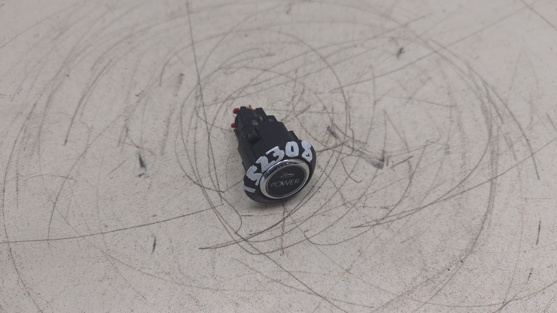 Кнопка запуска двигателя