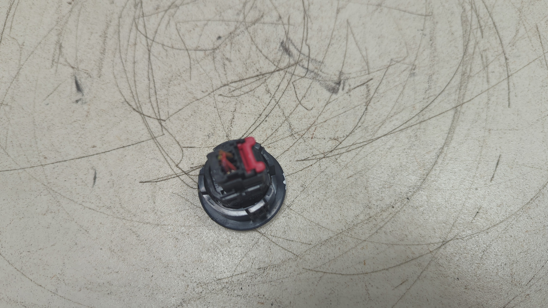 Кнопка запуска двигателя