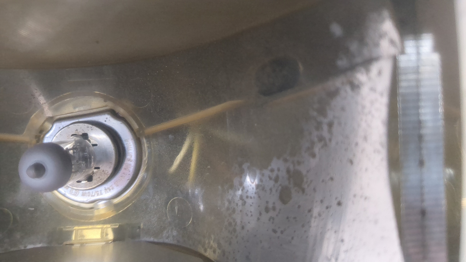 Фара противотуманная правая