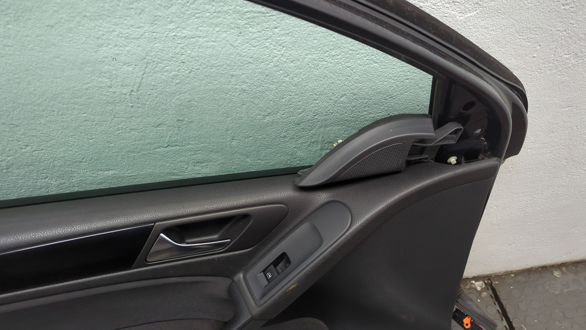 Дверь передняя левая