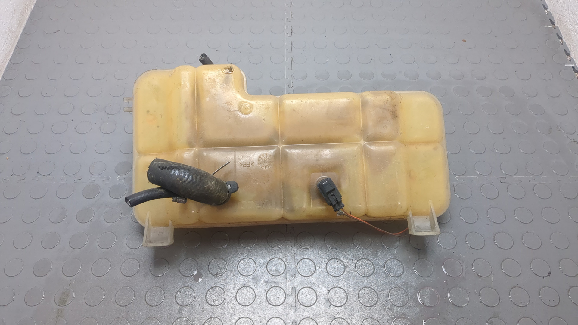 Бачок расширительный