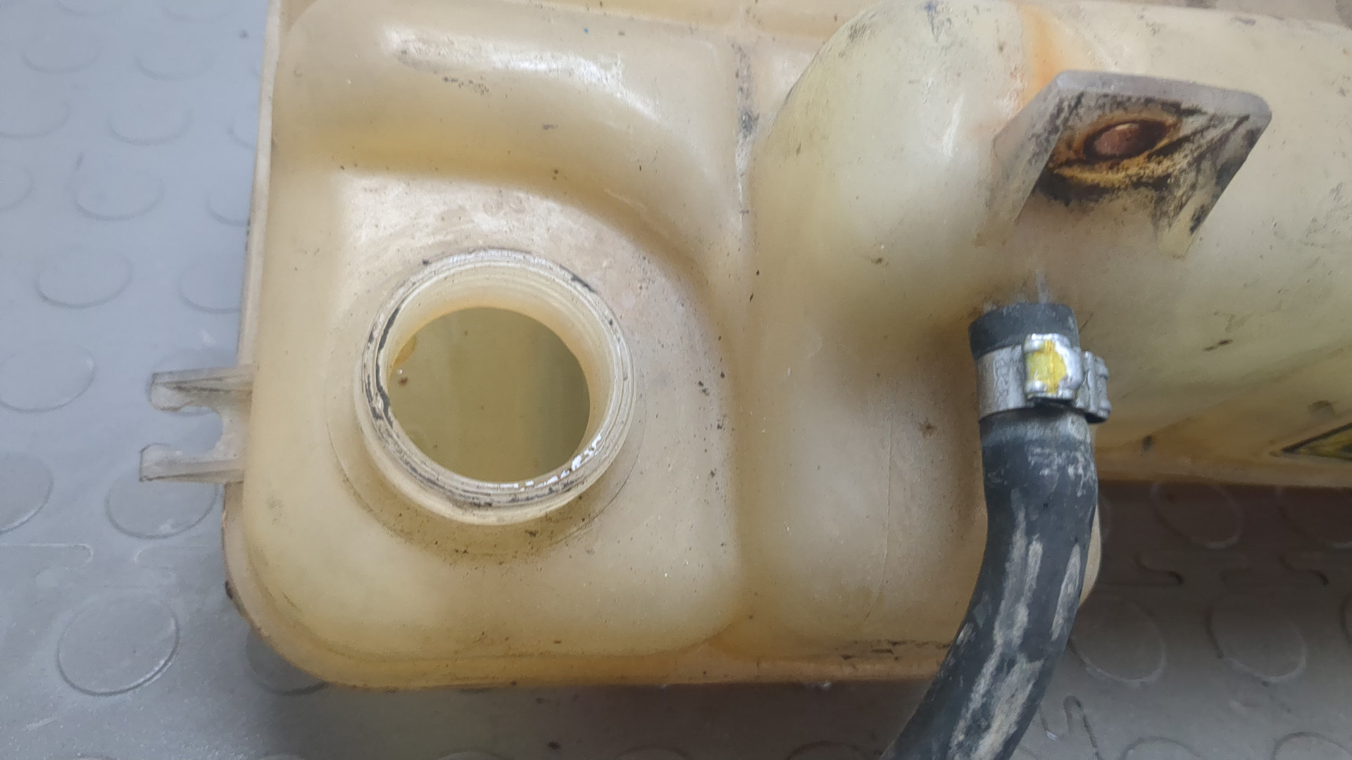 Бачок расширительный