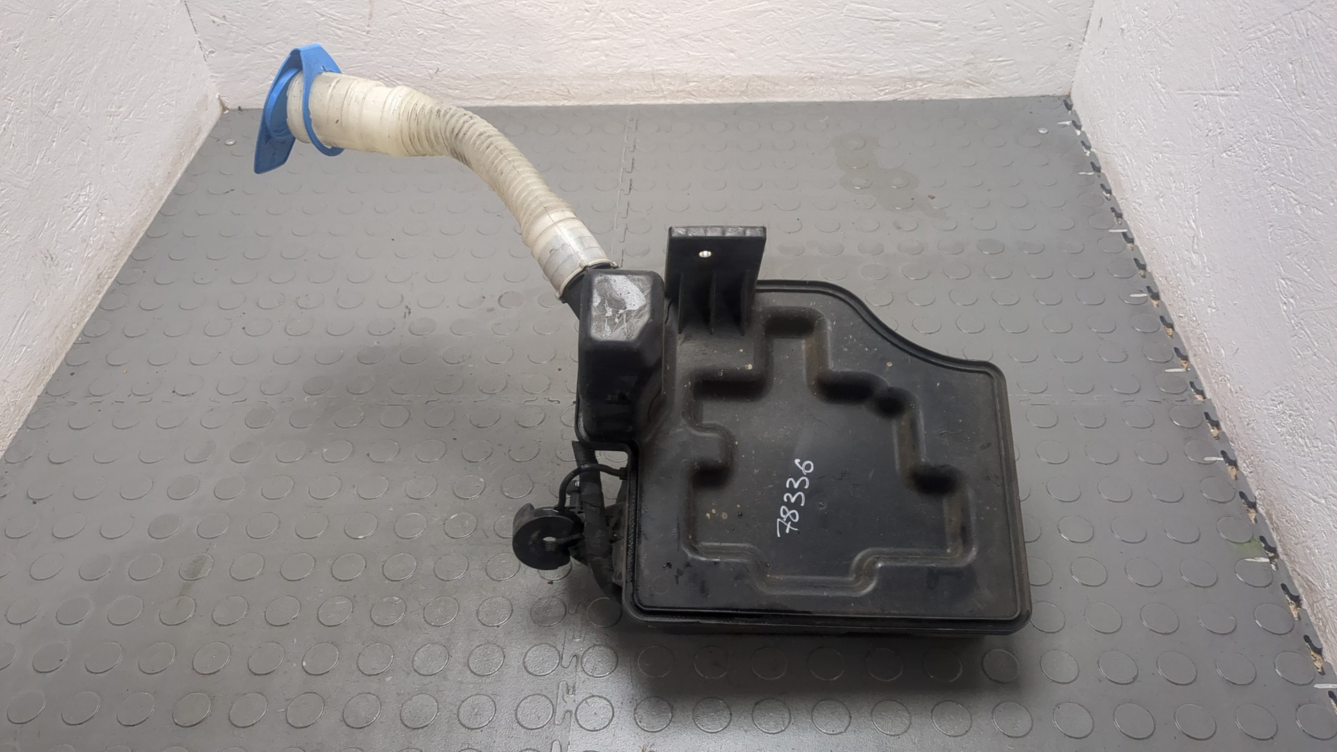 Бачок омывателя лобового стекла