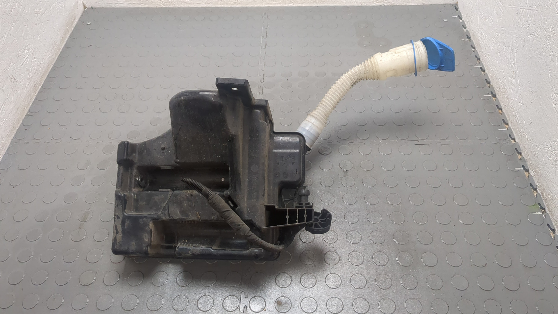 Бачок омывателя лобового стекла