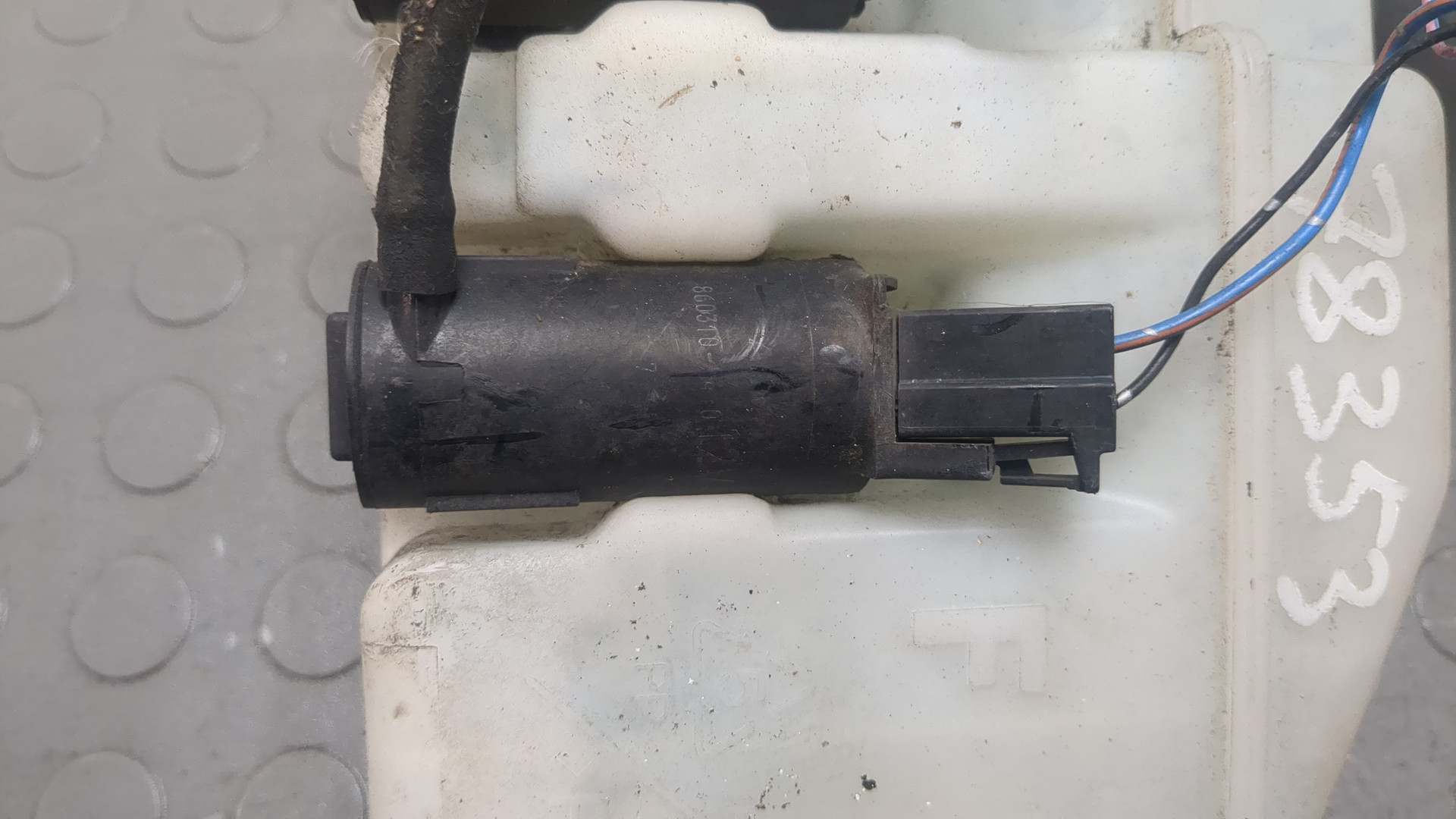 Бачок омывателя лобового стекла