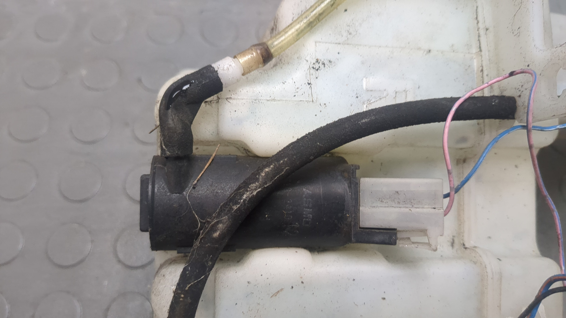 Бачок омывателя лобового стекла