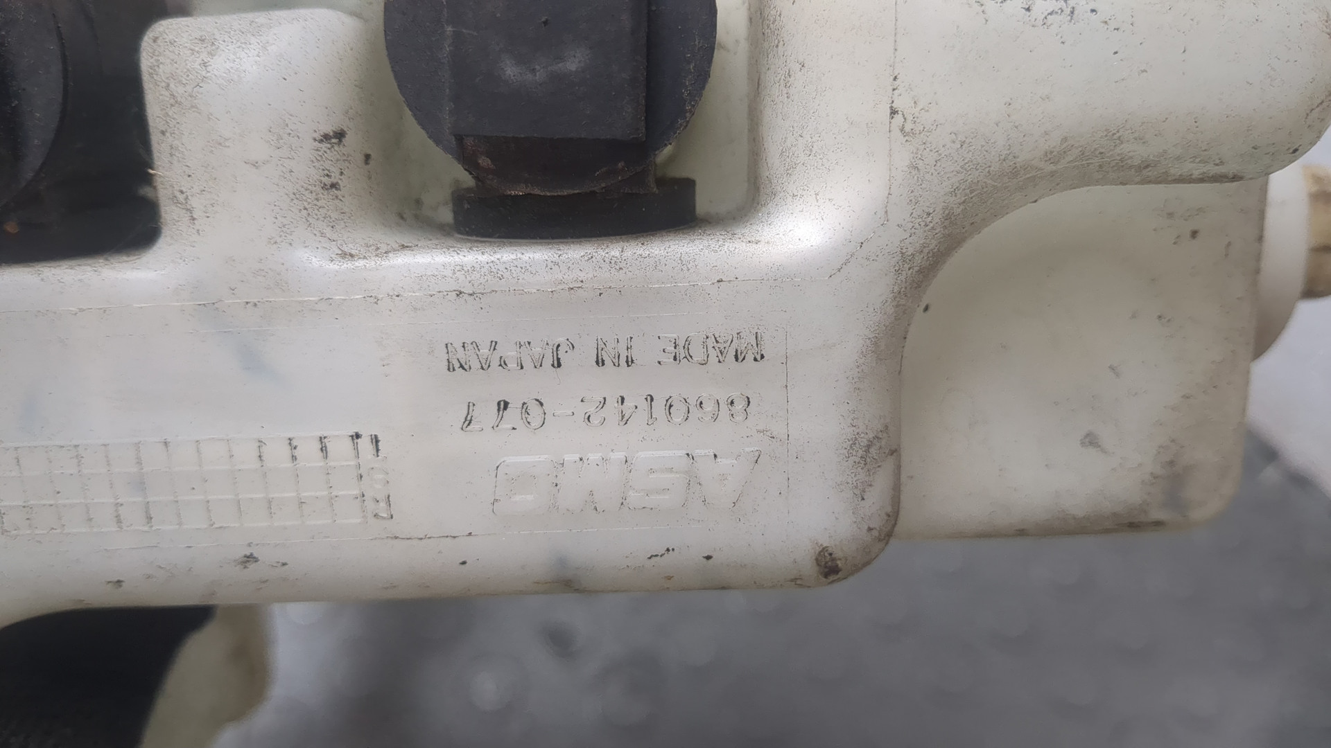 Бачок омывателя лобового стекла