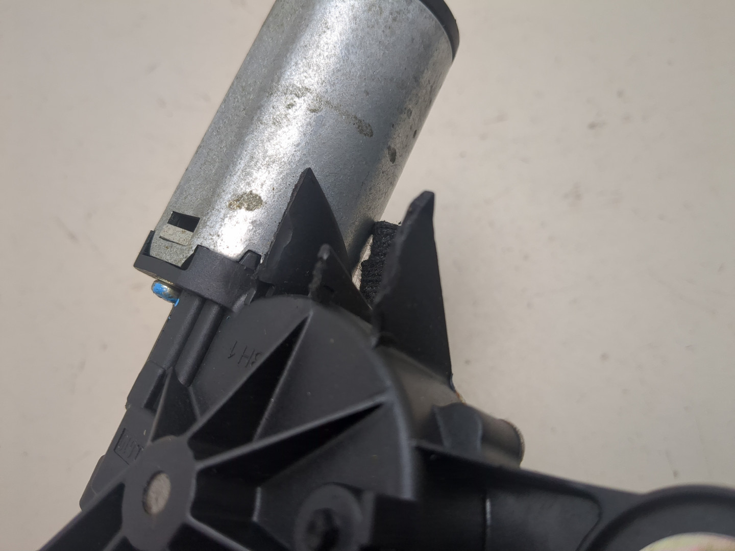 Моторчик стеклоочистителя задний для A4 (B6) 2000-2006