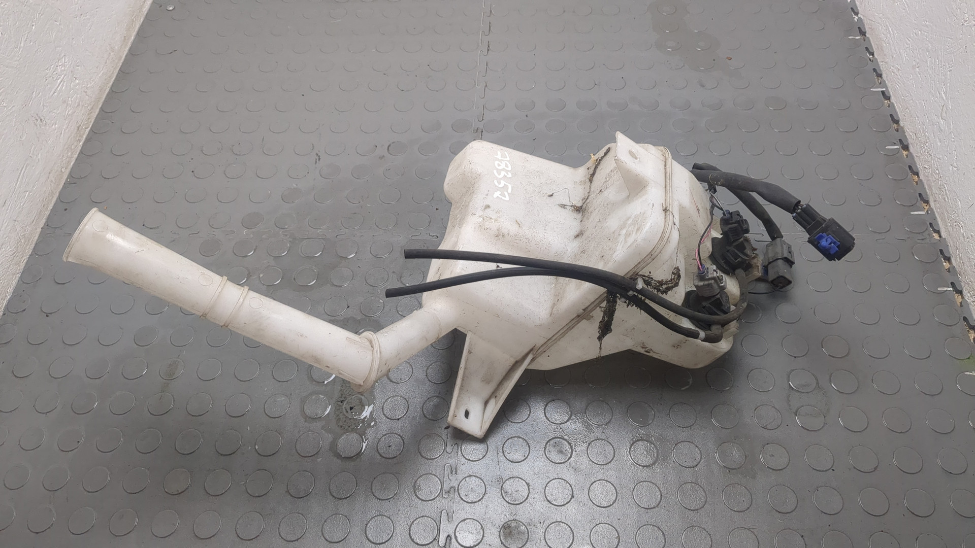 Бачок омывателя лобового стекла