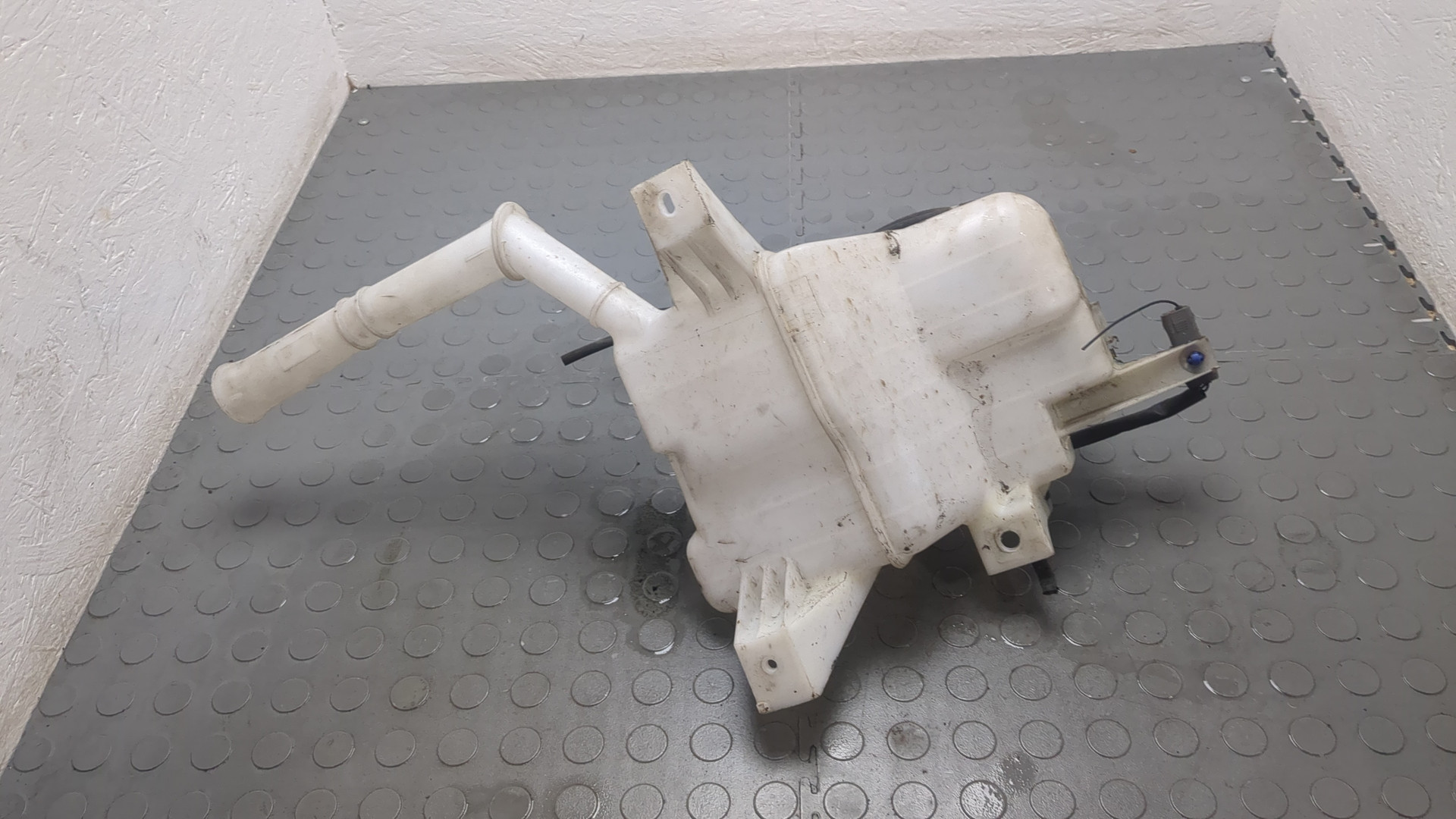 Бачок омывателя лобового стекла