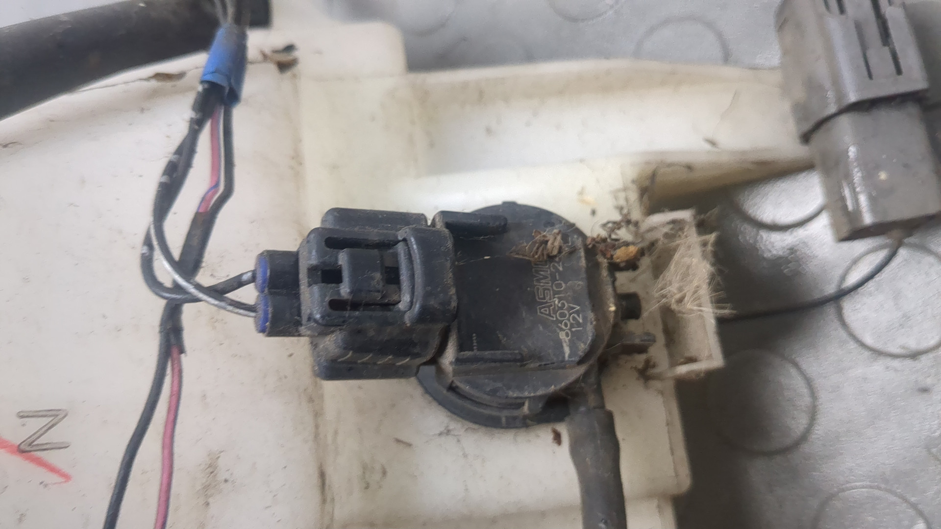 Бачок омывателя лобового стекла