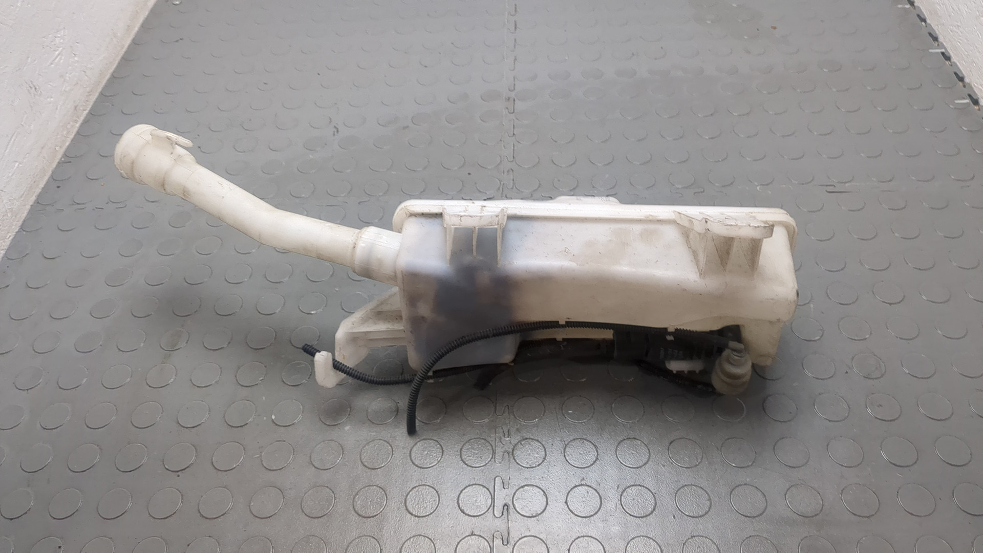 Бачок омывателя лобового стекла