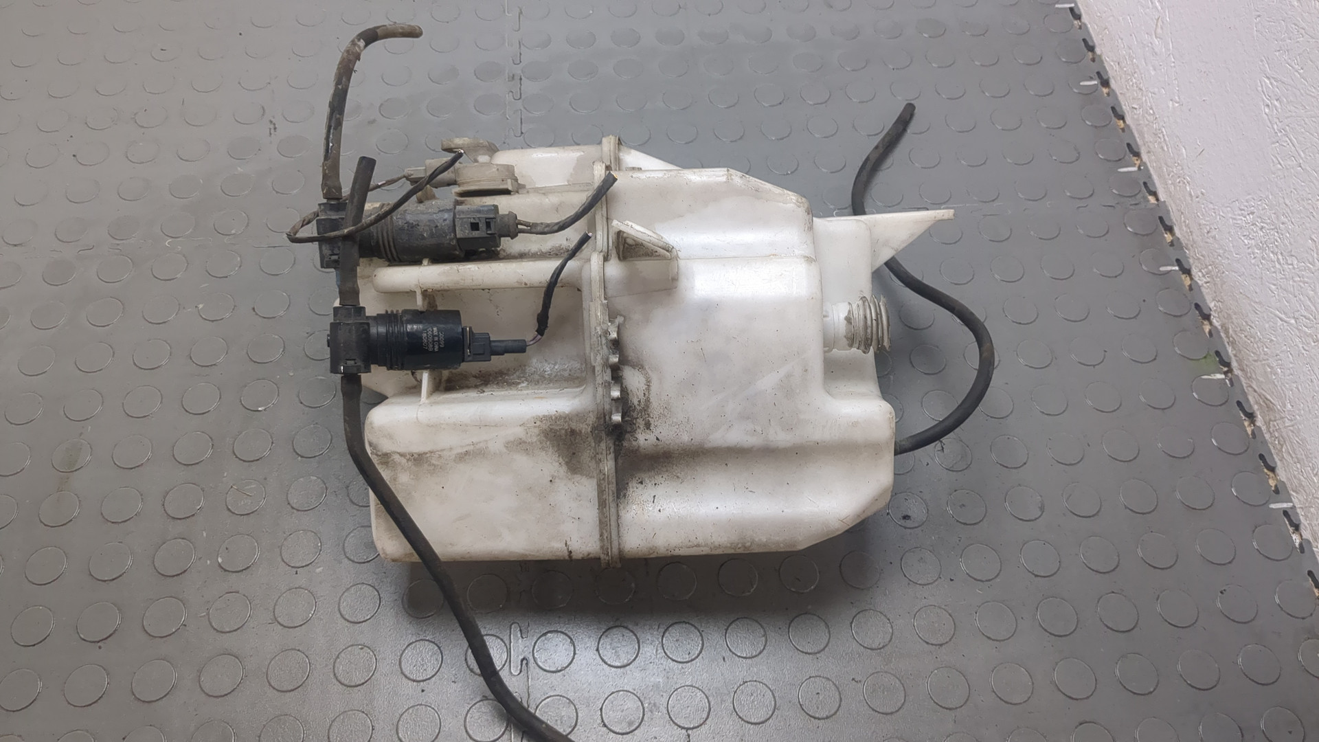 Бачок омывателя лобового стекла