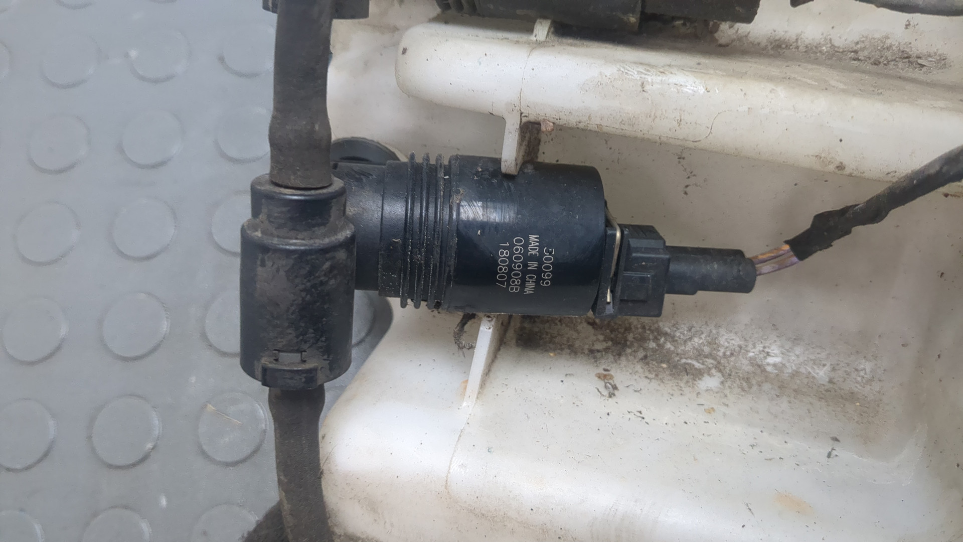 Бачок омывателя лобового стекла