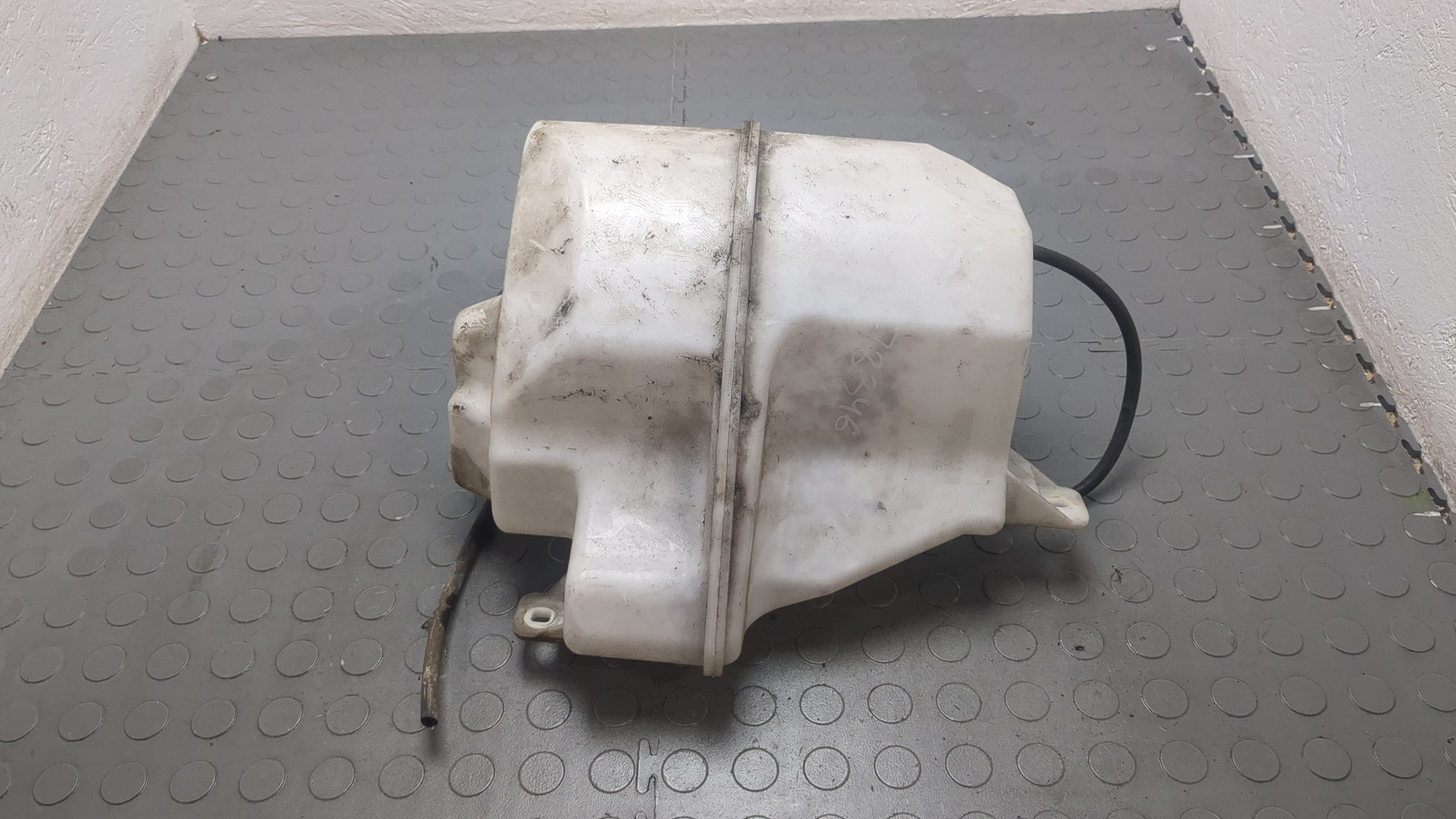 Бачок омывателя лобового стекла