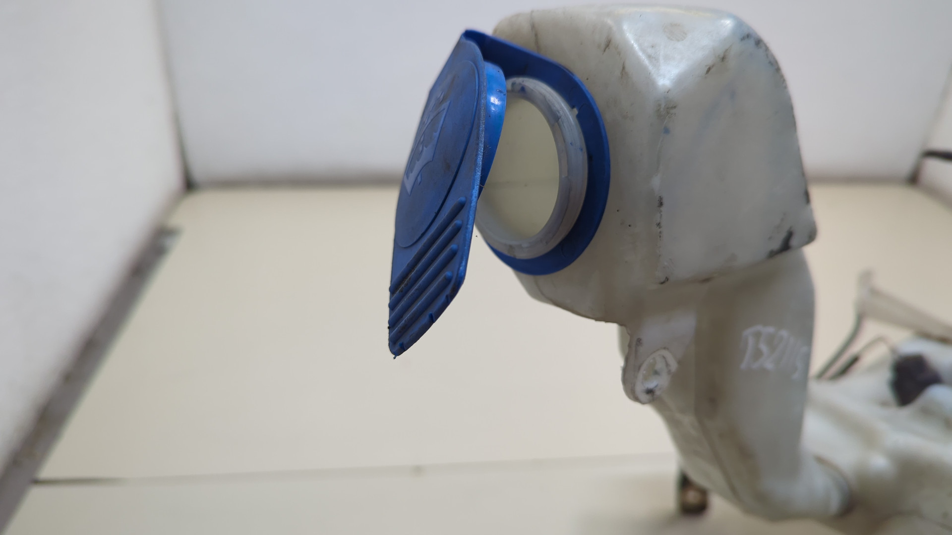 Бачок омывателя лобового стекла