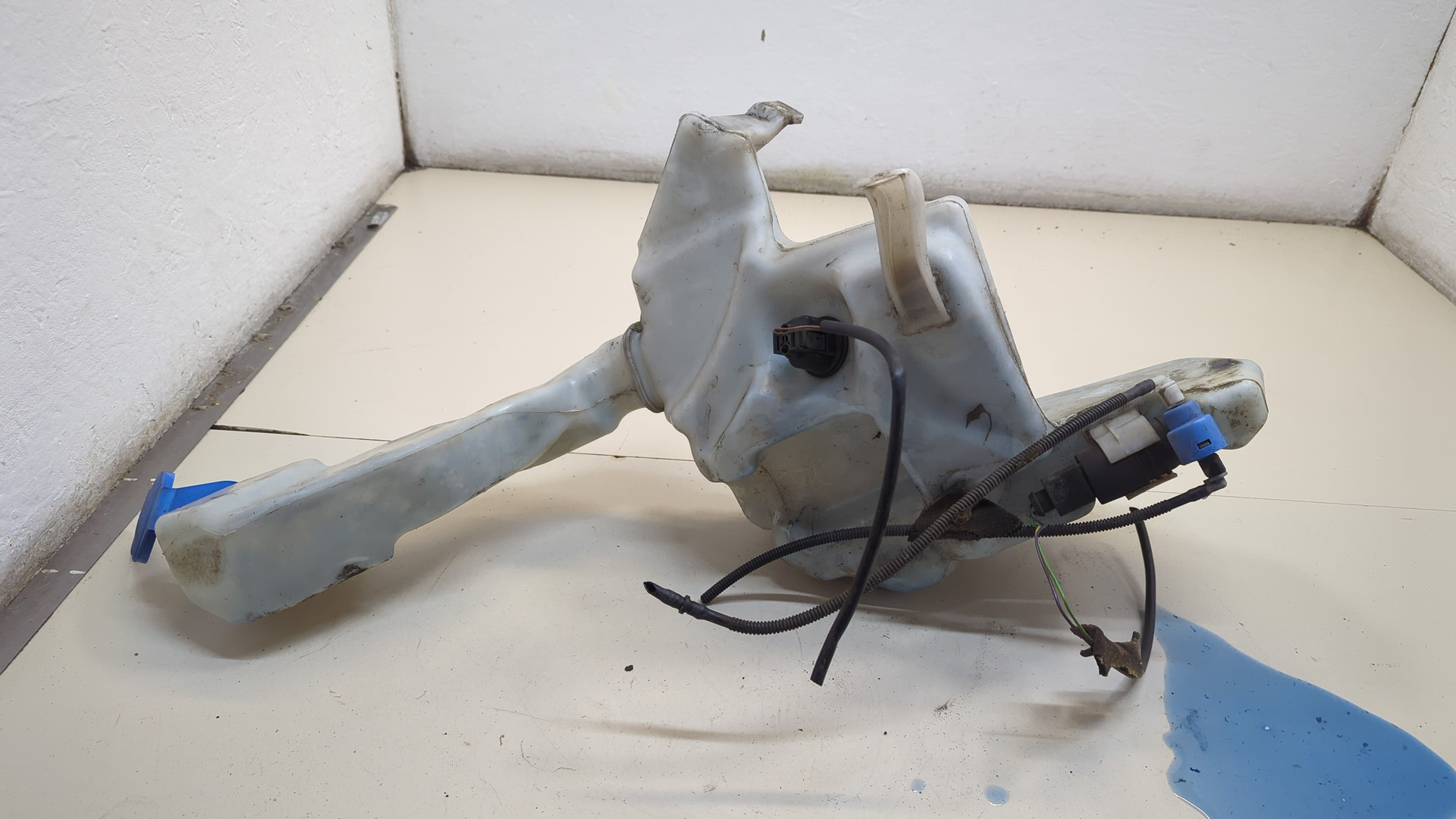 Бачок омывателя лобового стекла