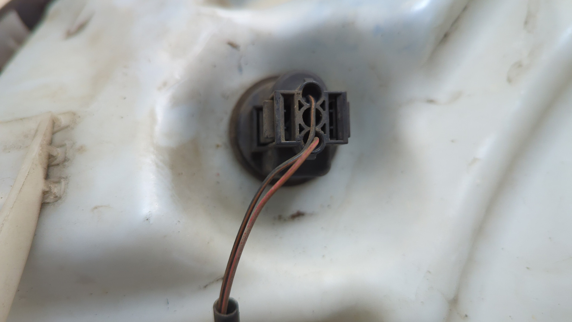 Бачок омывателя лобового стекла