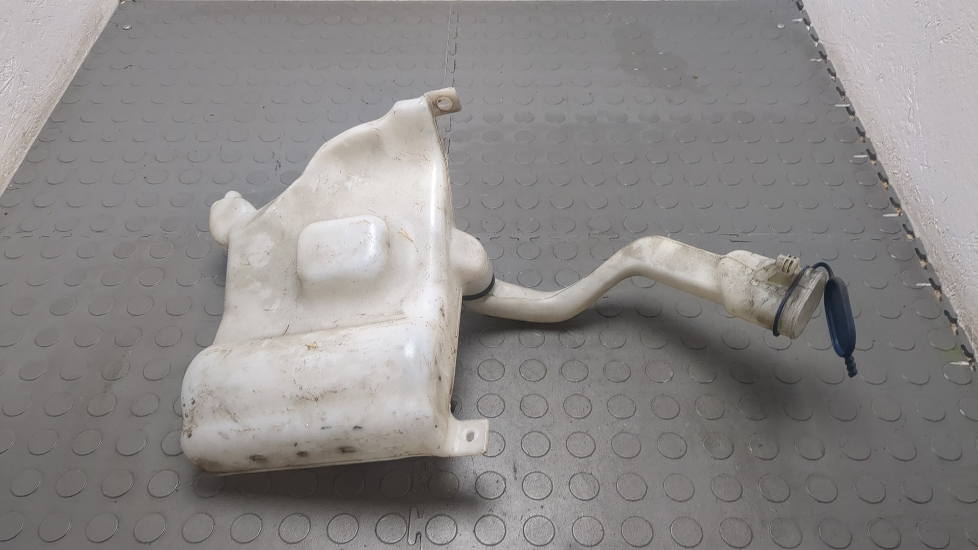 Бачок омывателя лобового стекла