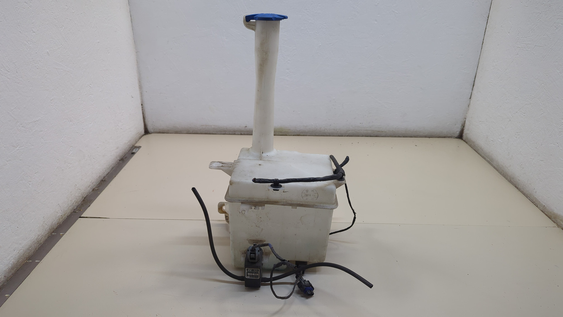 Бачок омывателя лобового стекла