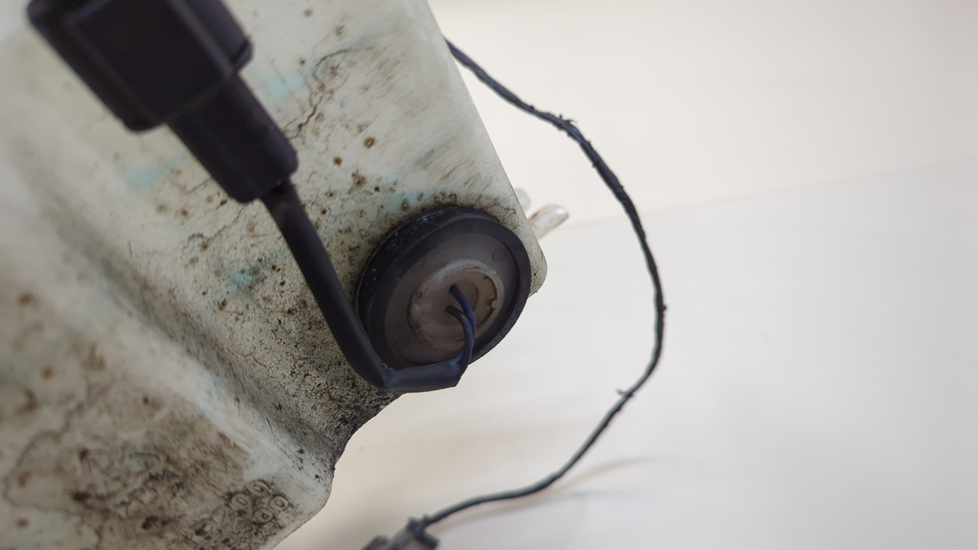 Бачок омывателя лобового стекла