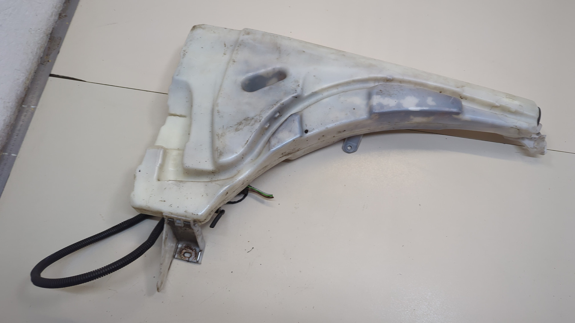 Бачок омывателя лобового стекла