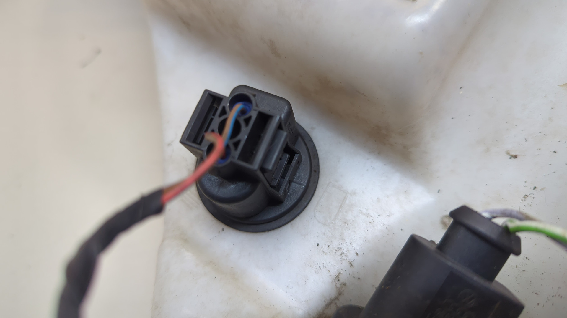 Бачок омывателя лобового стекла