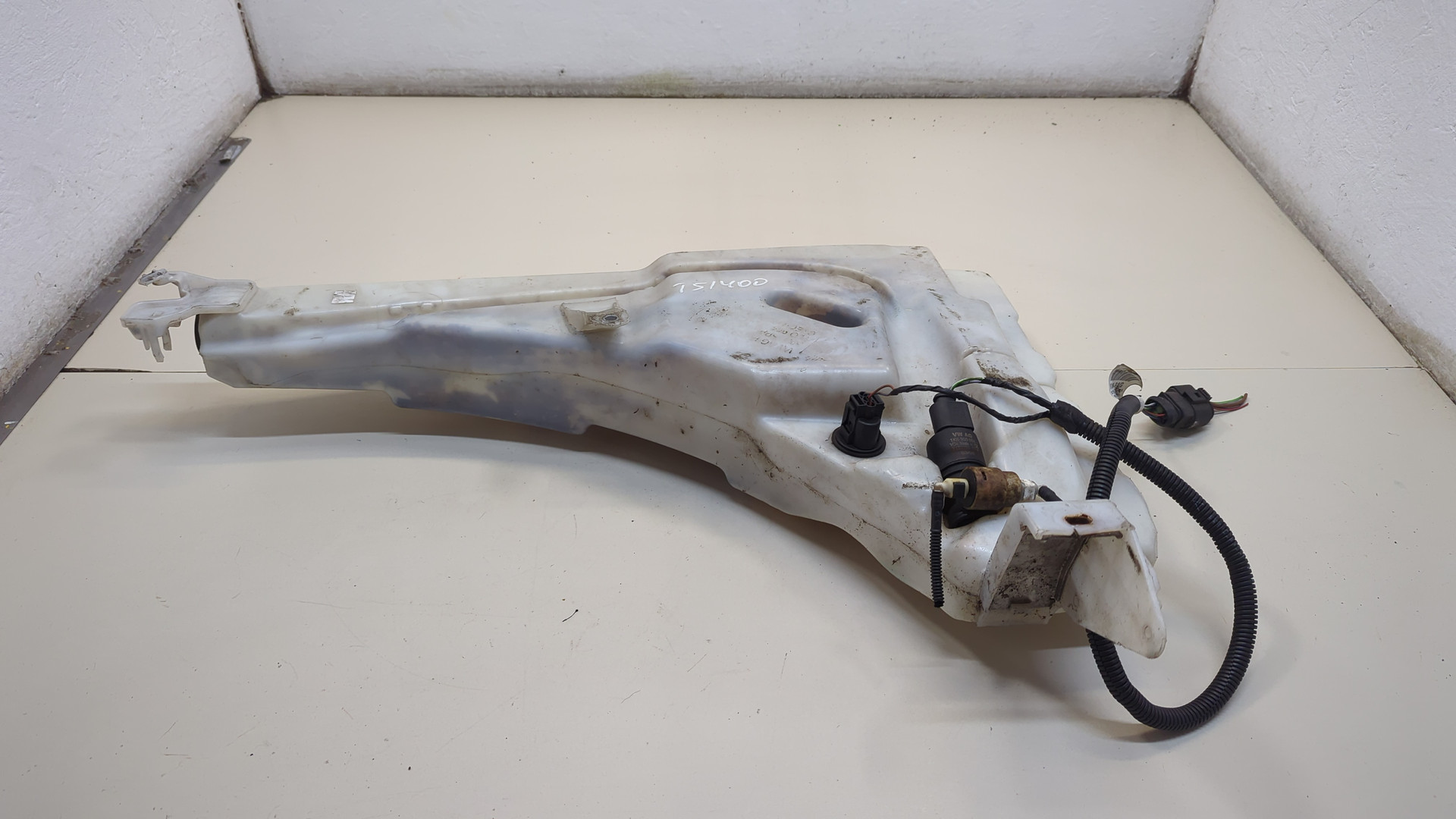 Бачок омывателя лобового стекла