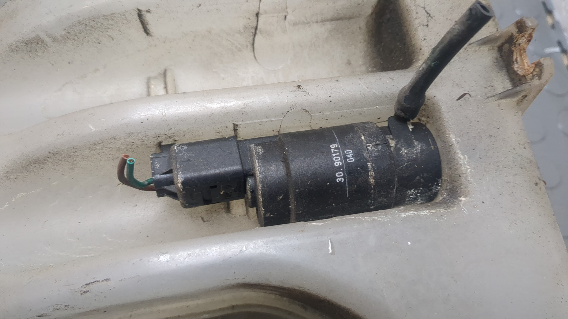 Бачок омывателя лобового стекла