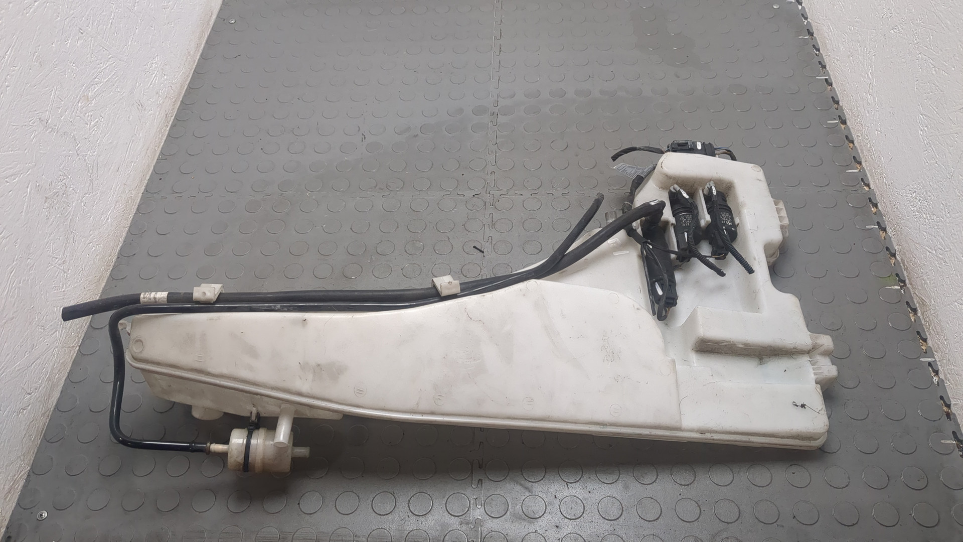 Бачок омывателя лобового стекла