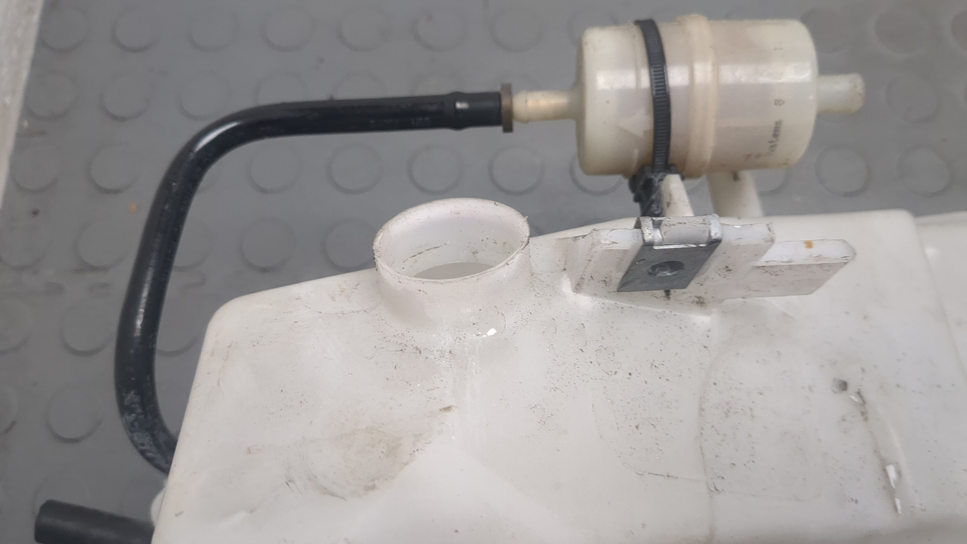 Бачок омывателя лобового стекла