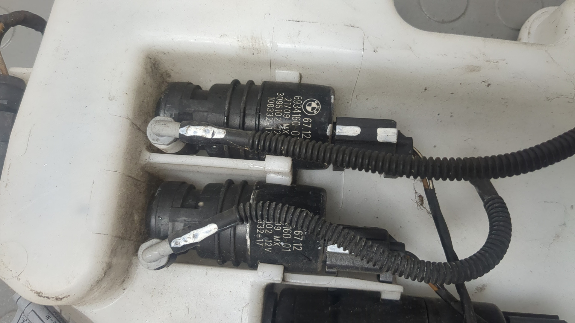 Бачок омывателя лобового стекла