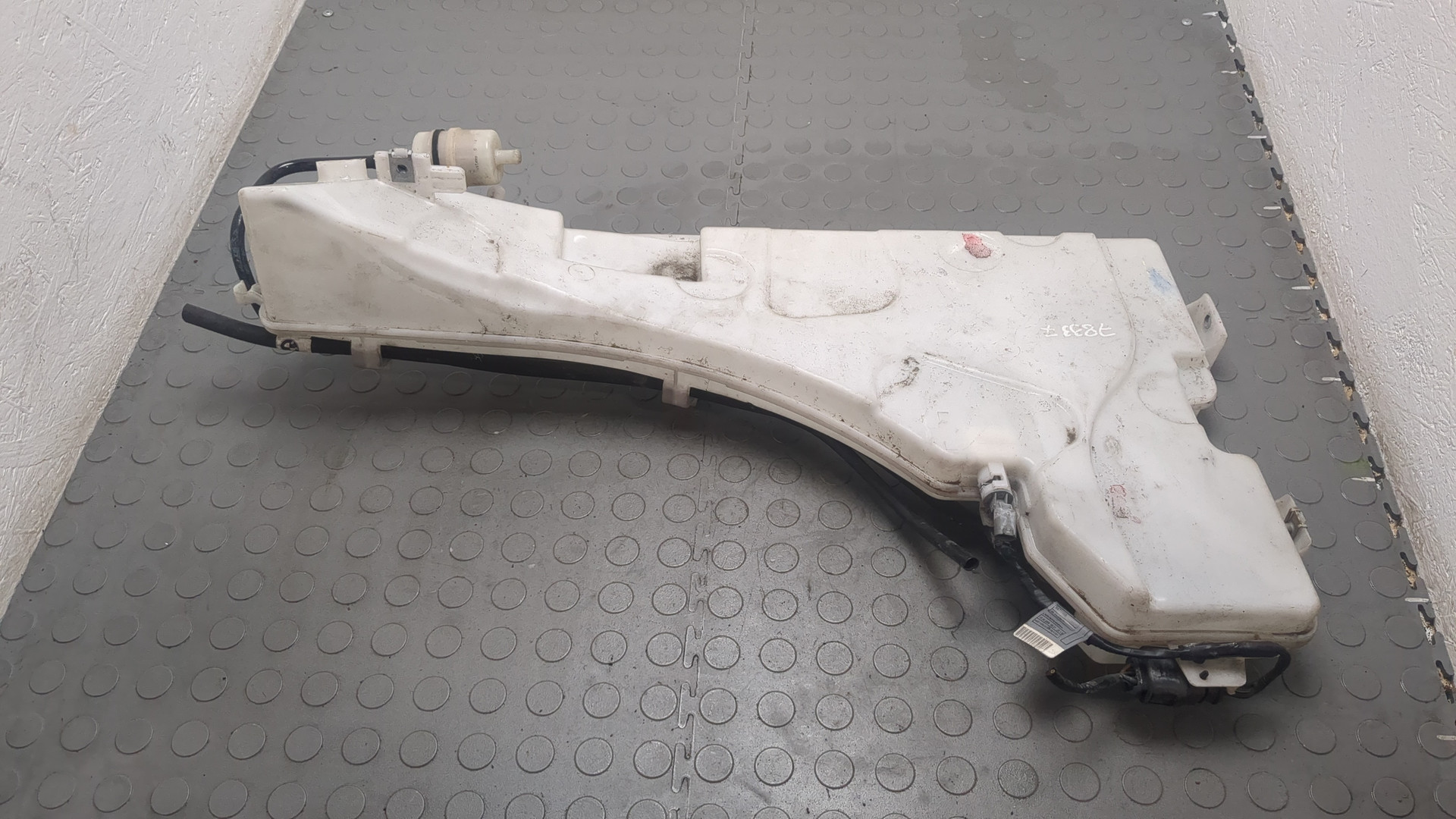 Бачок омывателя лобового стекла