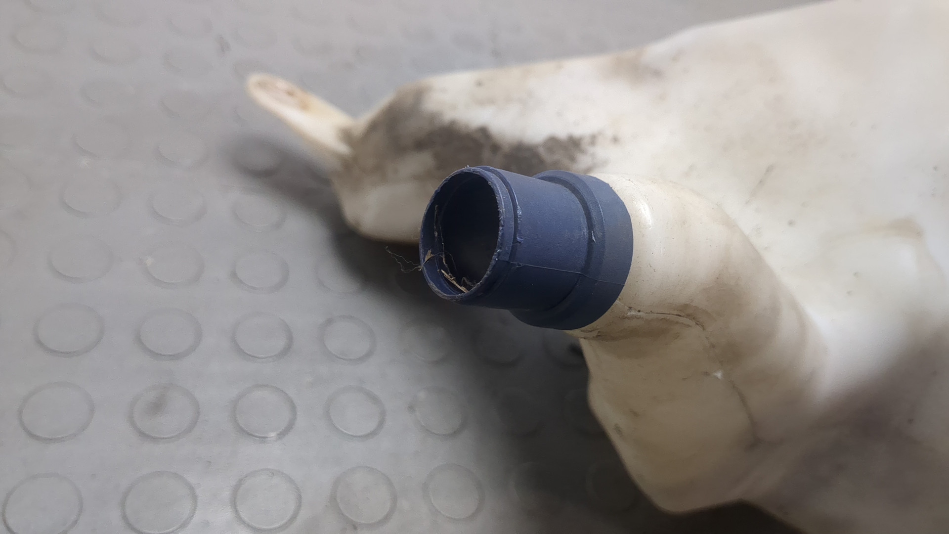 Бачок омывателя лобового стекла