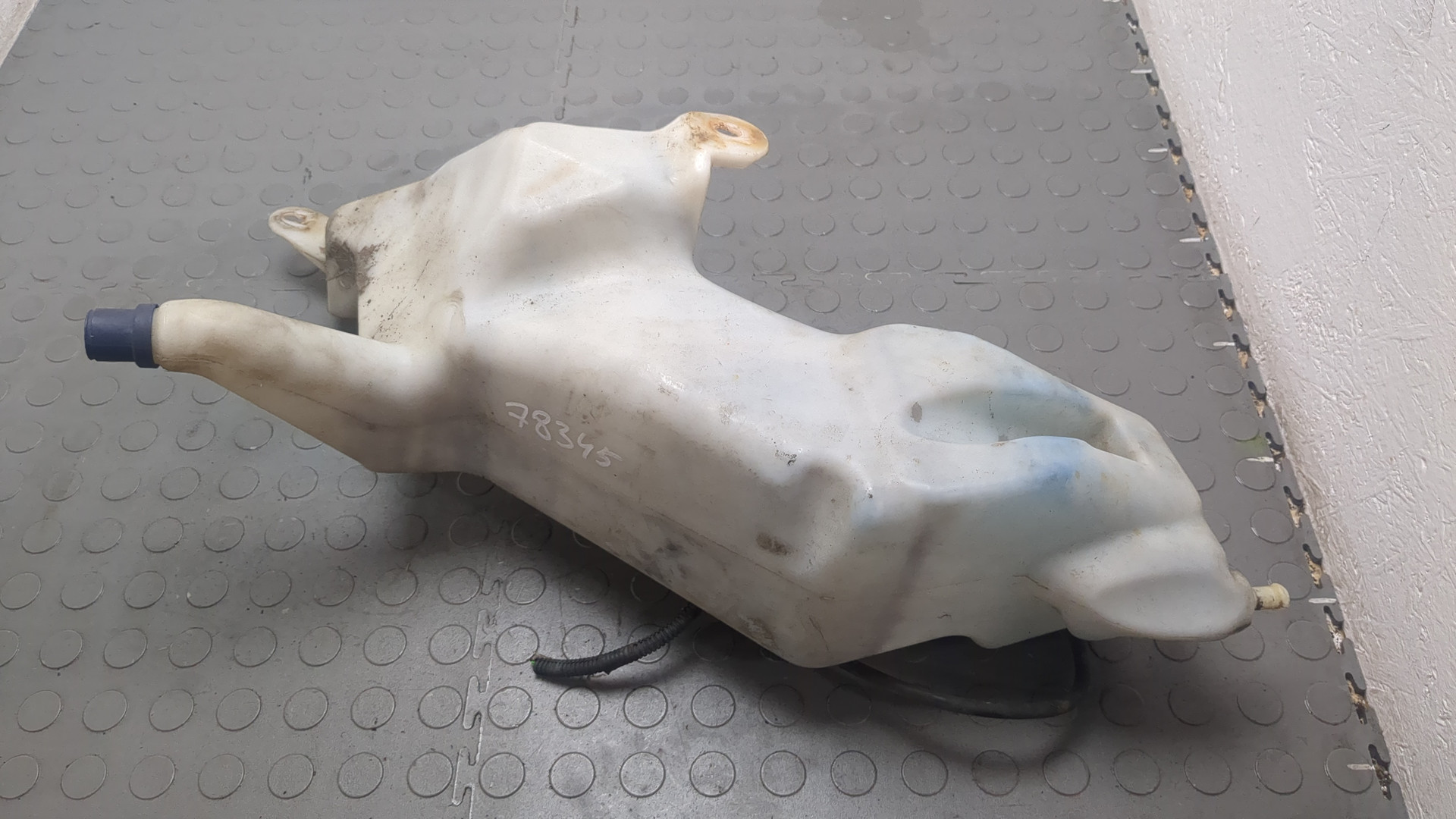 Бачок омывателя лобового стекла