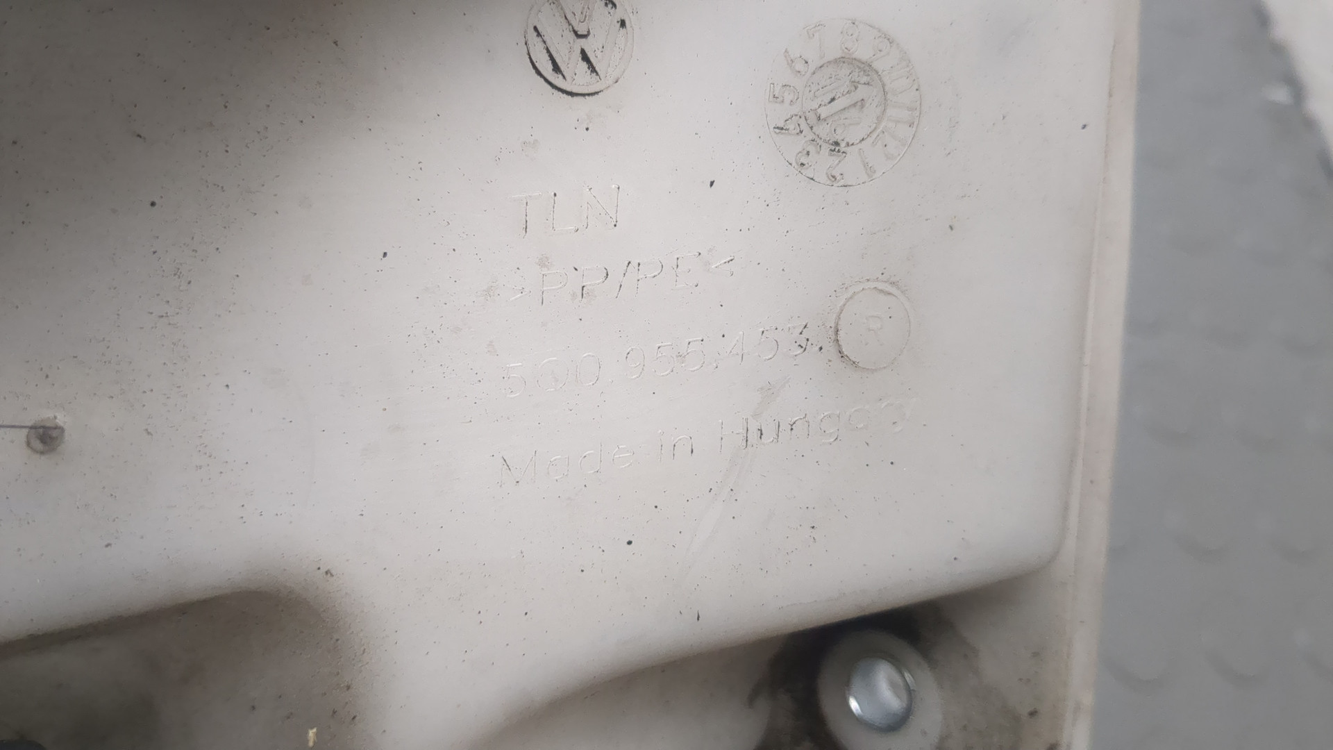 Бачок омывателя лобового стекла