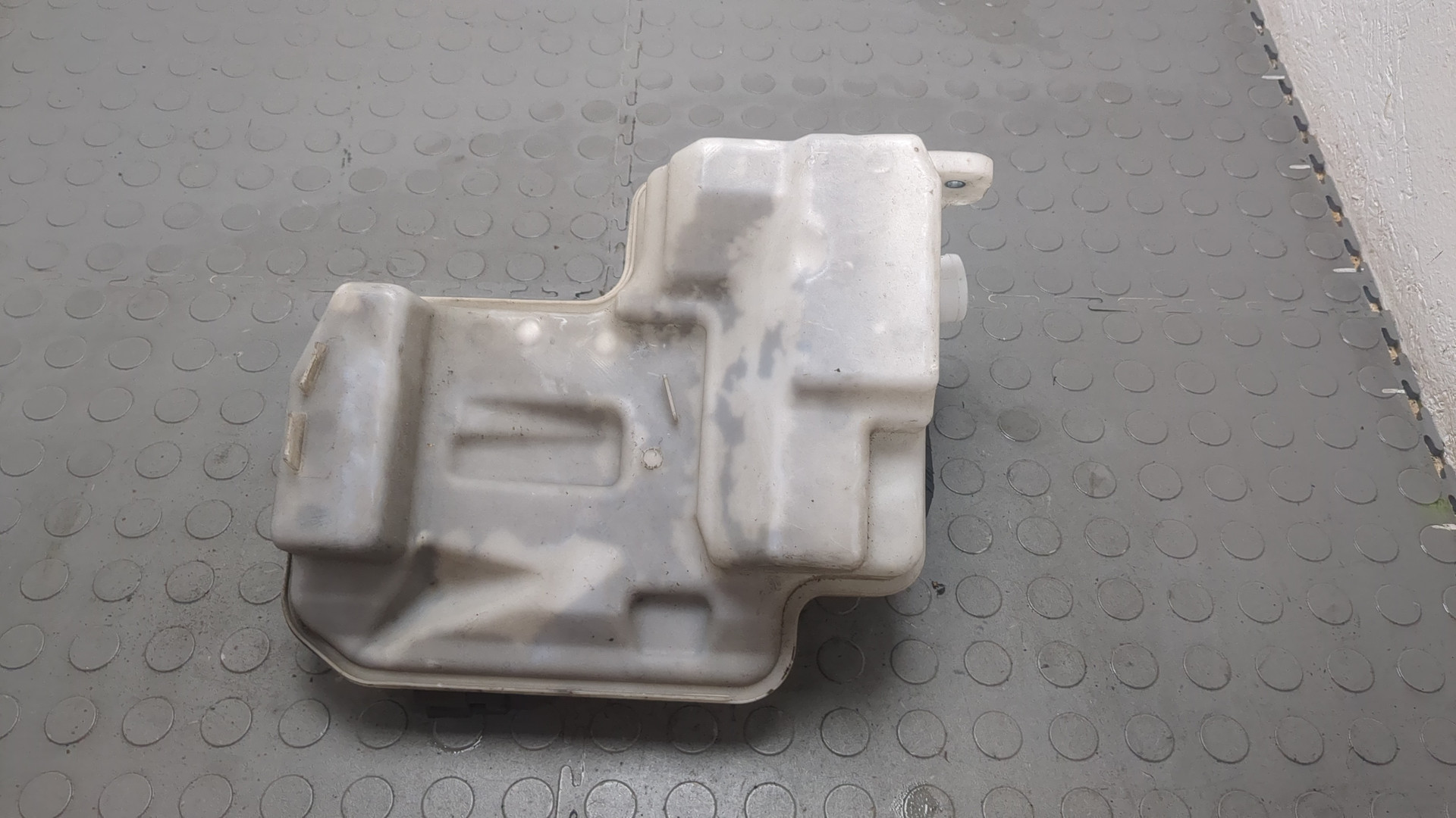 Бачок омывателя лобового стекла