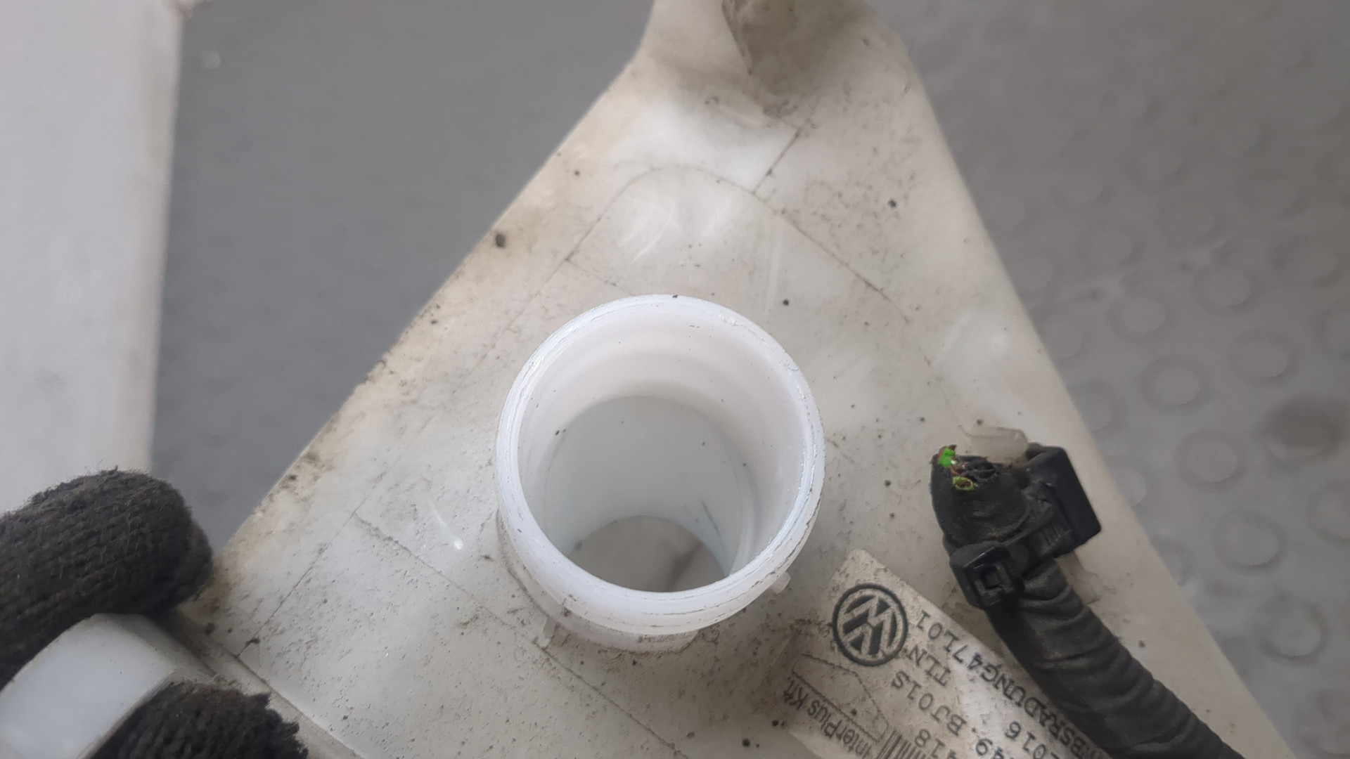 Бачок омывателя лобового стекла