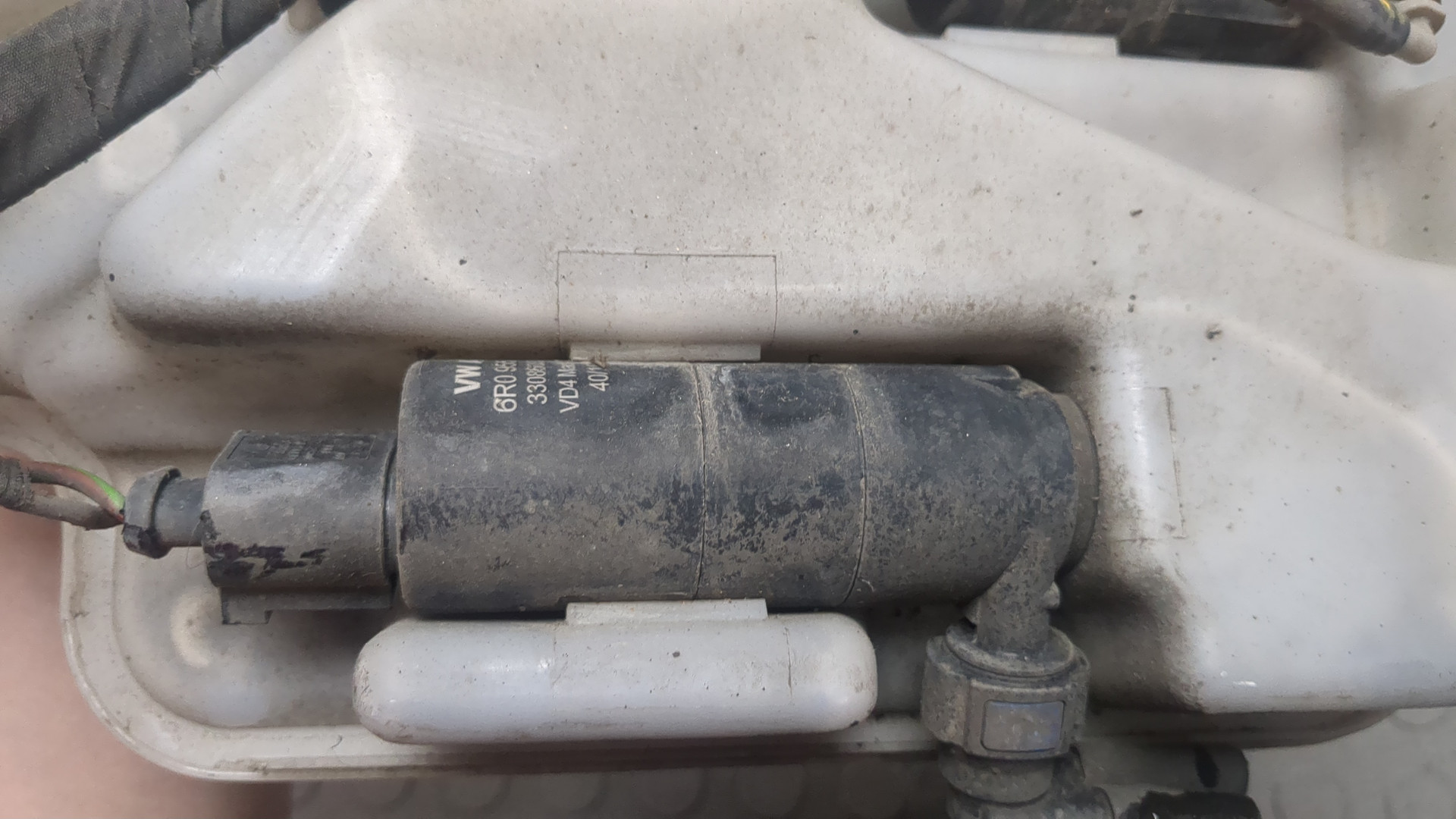 Бачок омывателя лобового стекла