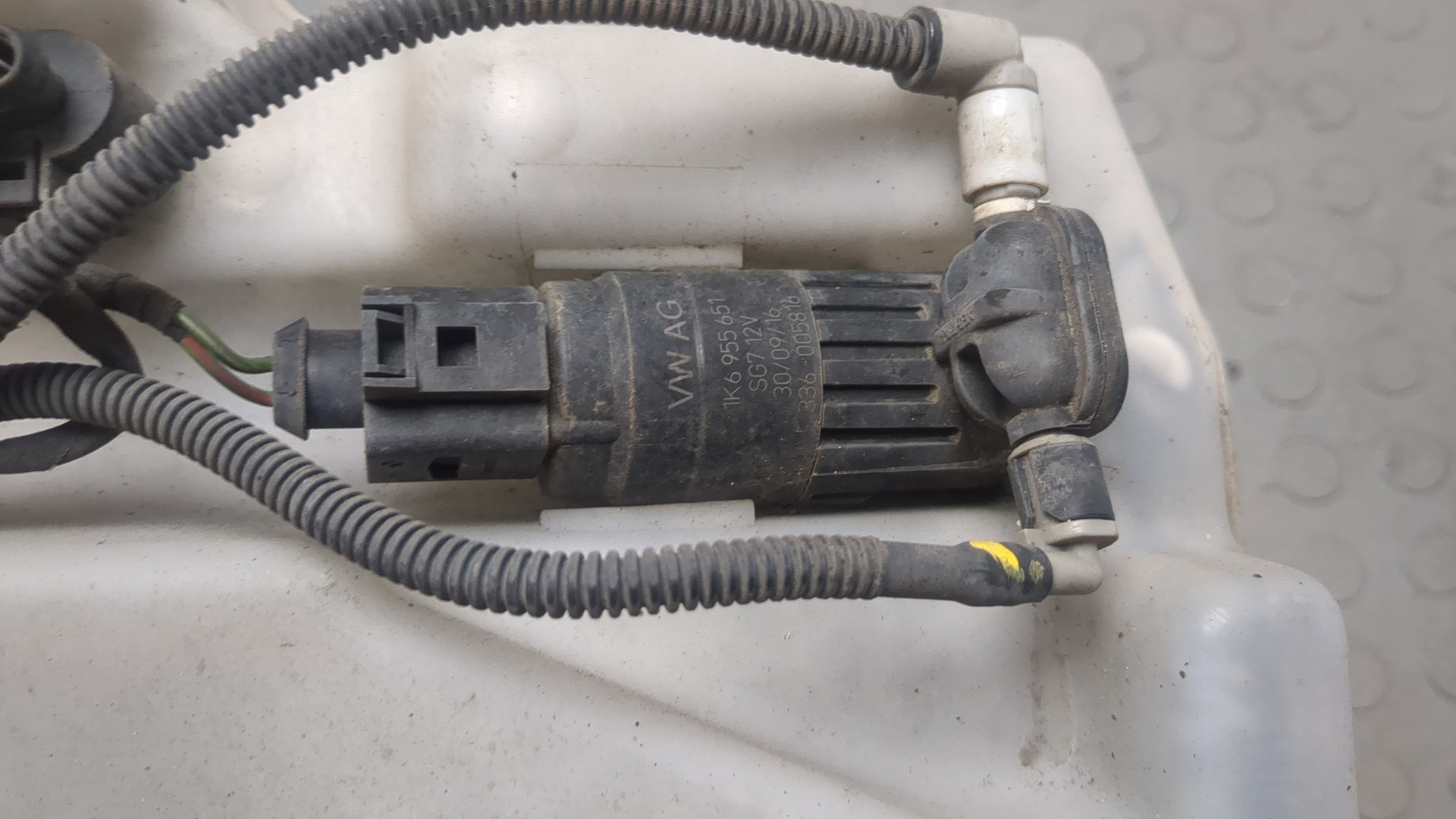 Бачок омывателя лобового стекла