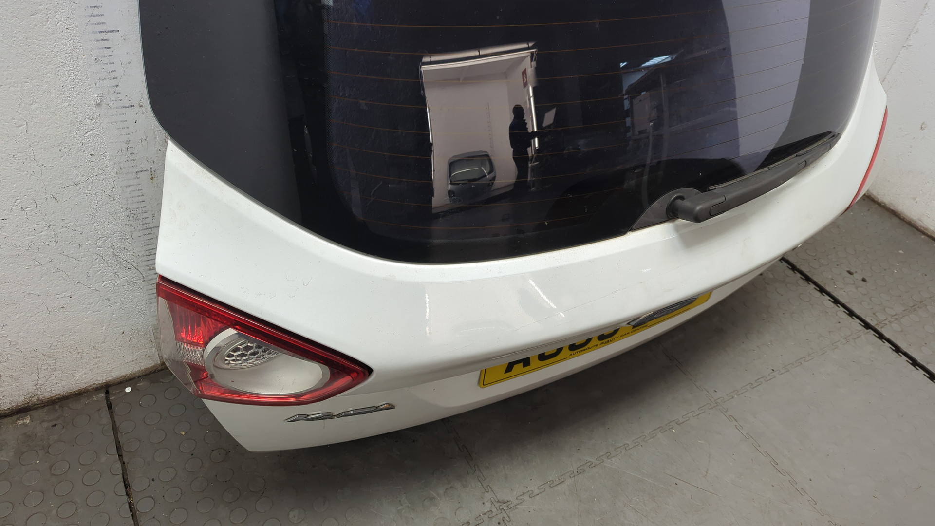 Дверь багажника