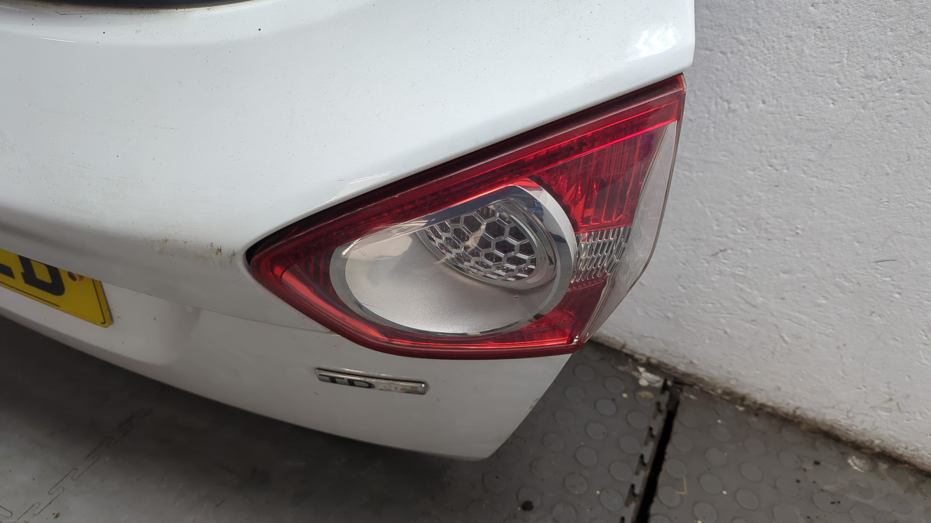 Дверь багажника