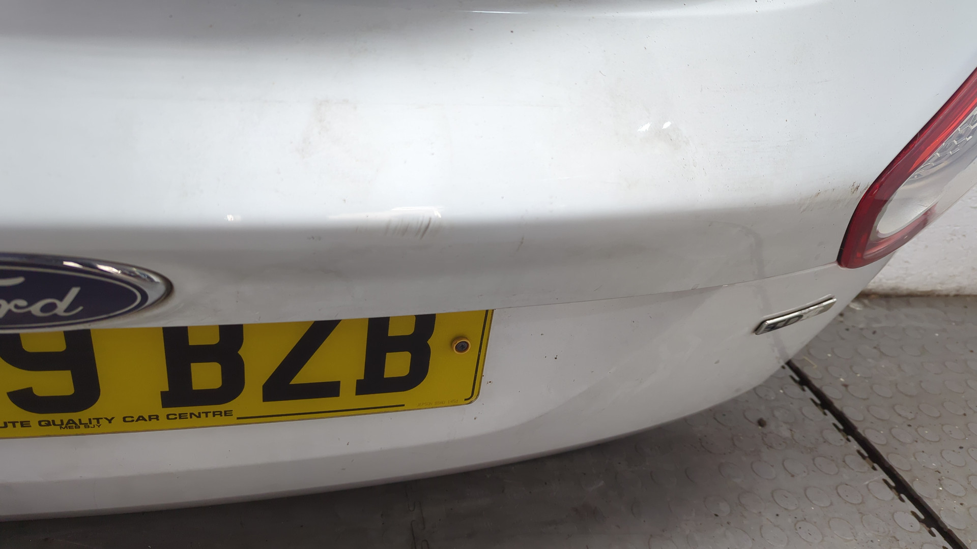 Дверь багажника