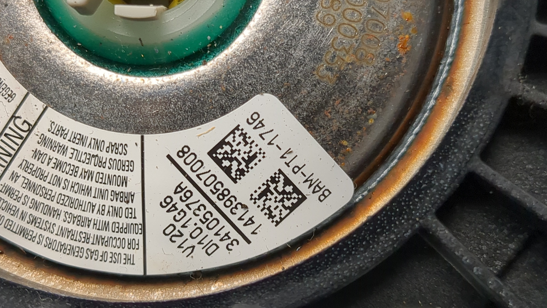 Подушка безопасности в рулевое колесо