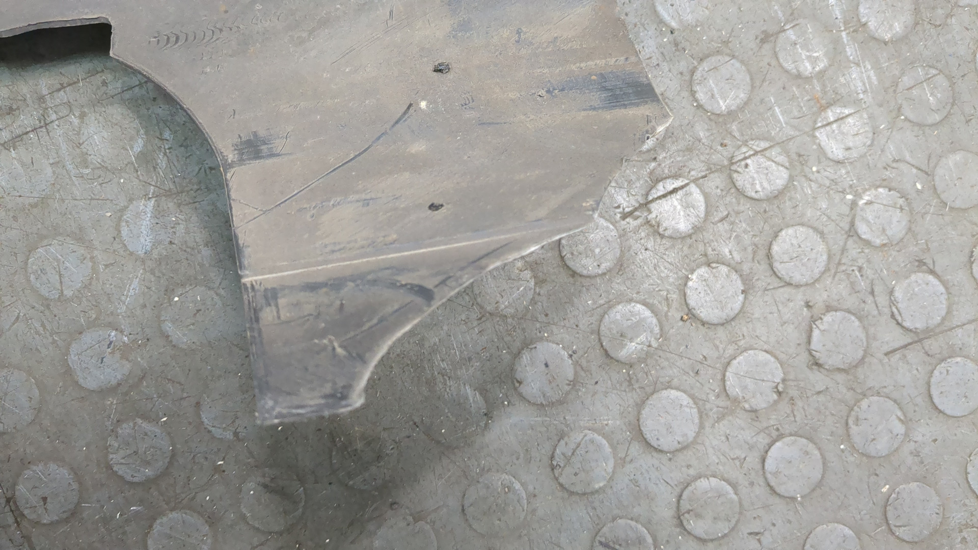 Бампер задний