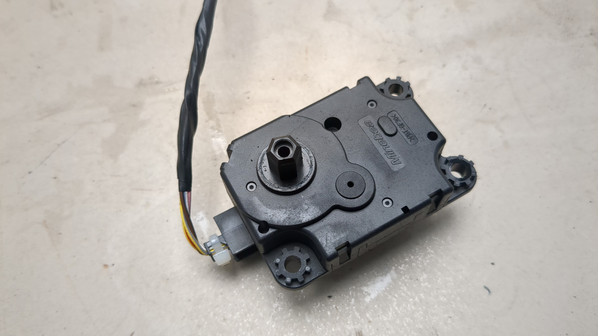 Моторчик заслонки печки