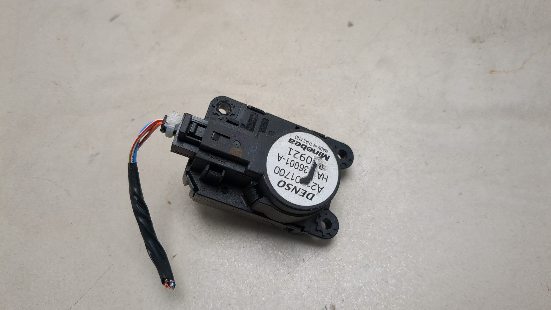 Моторчик заслонки печки