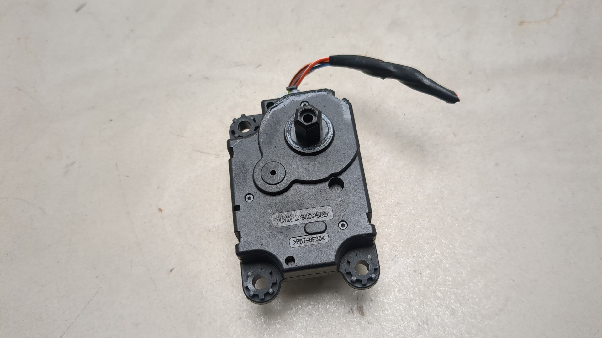 Моторчик заслонки печки