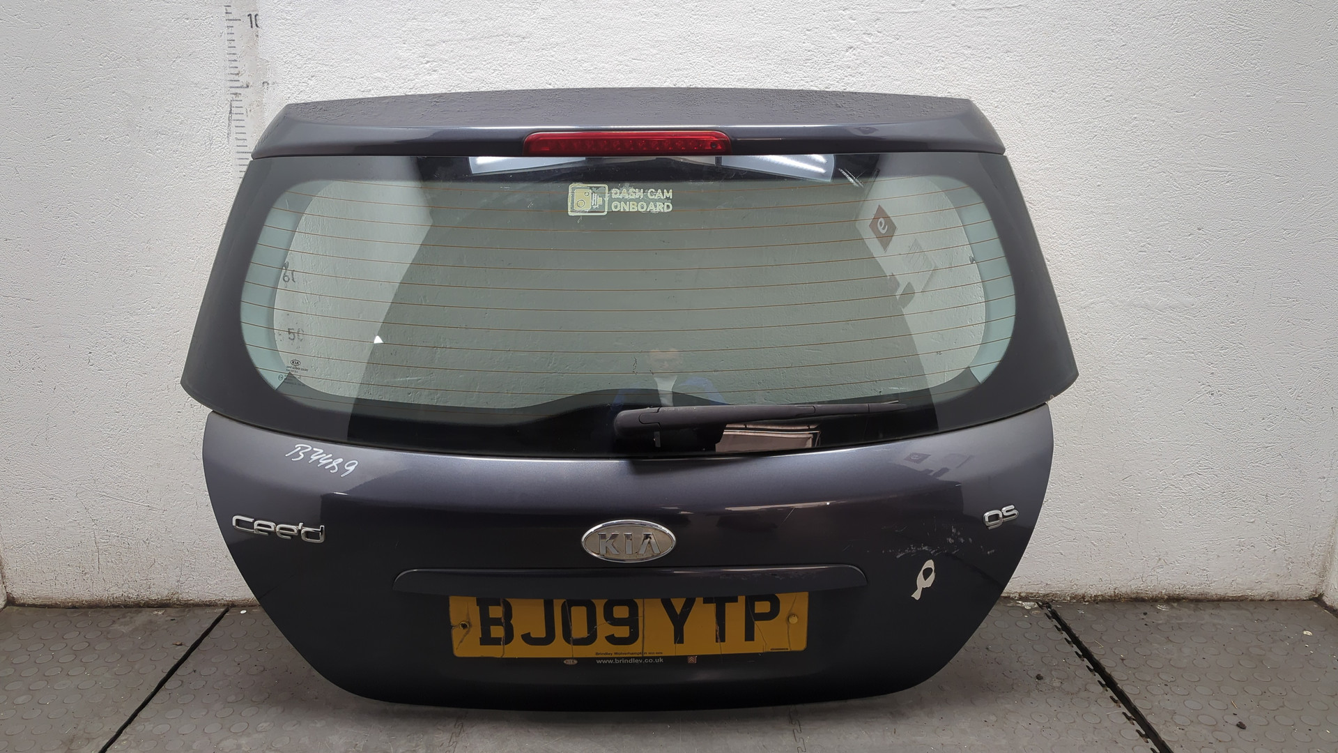 Дверь багажника